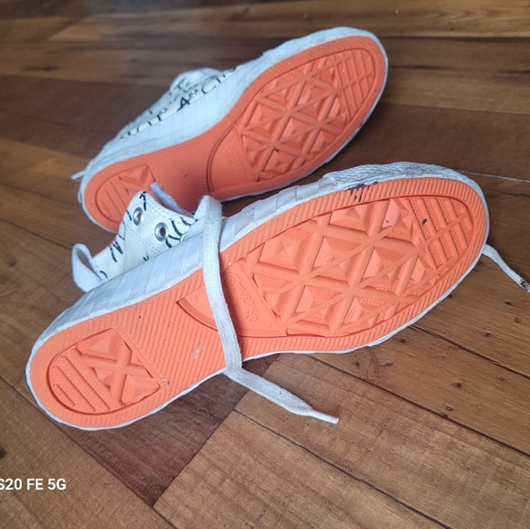 Converse - Picture 5 of 11